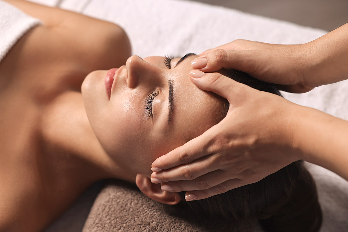 Kopf-, Gesicht-, Nackenmassage